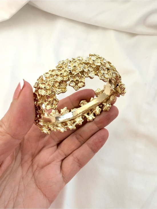 Banana Republic Jewelry - Gold Tone Floral Cluster Bangle Bracelet